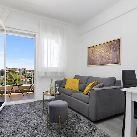 Tombili 7- Minute Walk To The Valsaline And Lungomare Promenade * Pula