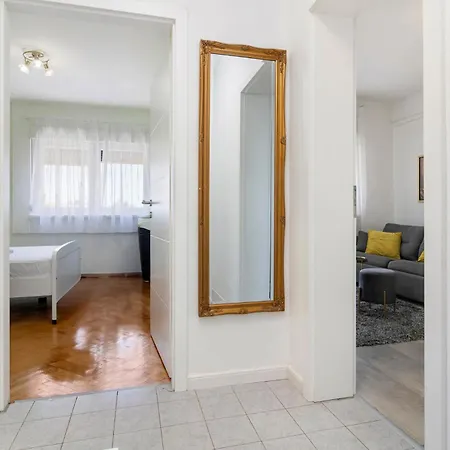 Tombili 7- Minute Walk To The Valsaline And Lungomare Promenade * Pula