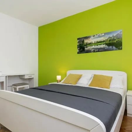 Tombili 7- Minute Walk To The Valsaline And Lungomare Promenade * Pula